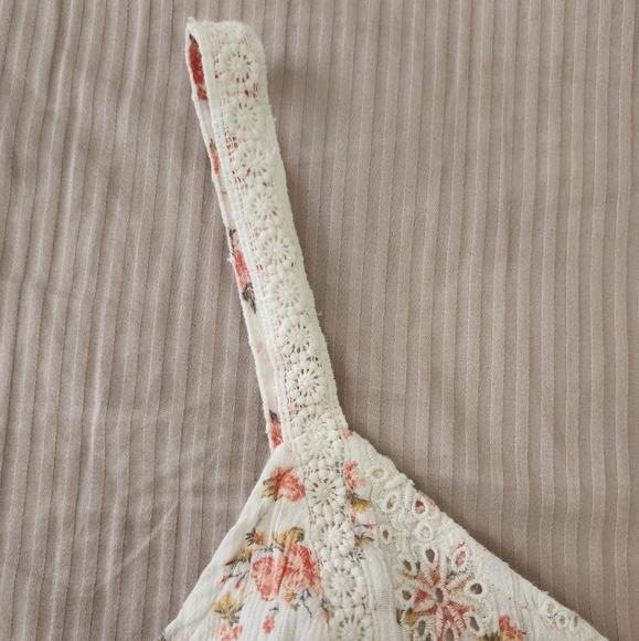 Small American Eagle floral Crop Top - Picture 6 of 13